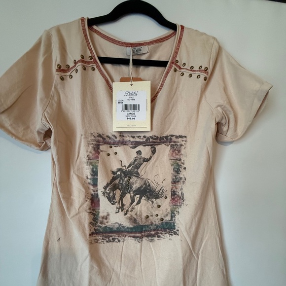 NWT Delila Rodeo Beige T-shirt Size Large - Picture 1 of 5